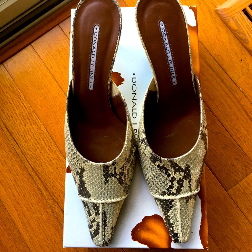 Donald J. Pliner Gold/Cream Mules